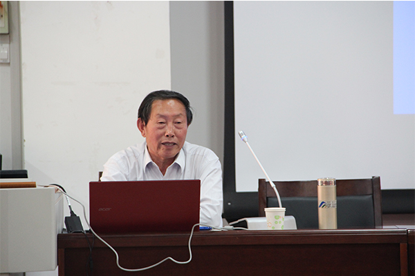 《干旱区资源与环境》主编胡春元教授来新葡官方网站进行学术交流 《干旱区资源与环境》主编胡春元教授来新葡官方网站进行学术交流