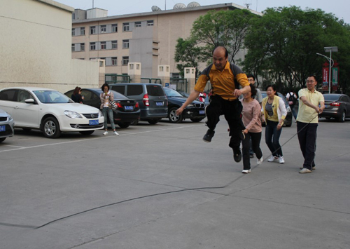 经济管理学院第一届教职工趣味运动会 经济管理学院第一届教职工趣味运动会