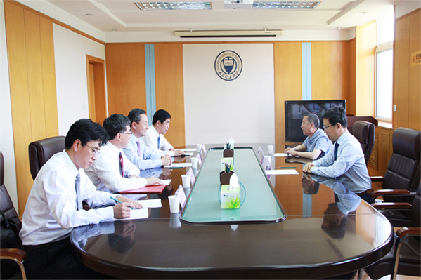 新葡官方网站举行荣聘金智新院士仪式 新葡官方网站举行荣聘金智新院士仪式